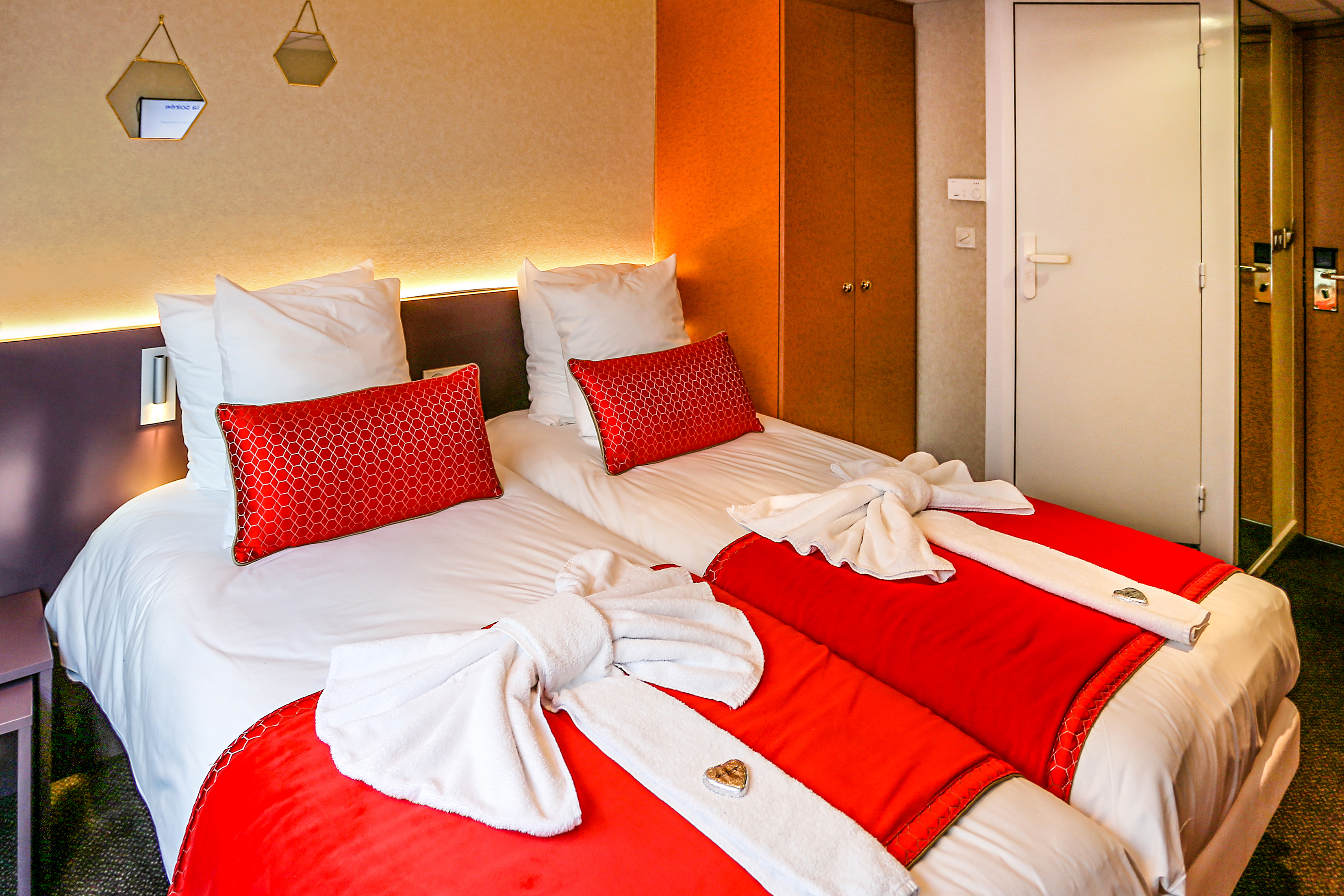 CroisiEurope MS Europe Cabin 5.jpg